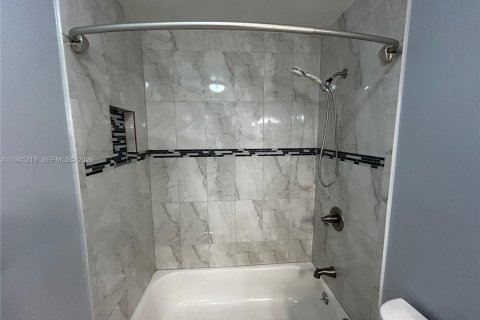 Снять в аренду таунхаус в Санрайз, Флорида 4 спальни, 141.21м2, № 2079964 - фото 15
