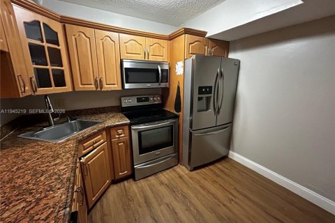 Снять в аренду таунхаус в Санрайз, Флорида 4 спальни, 141.21м2, № 2079964 - фото 6