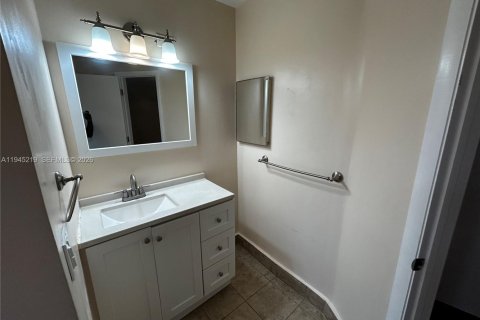 Снять в аренду таунхаус в Санрайз, Флорида 4 спальни, 141.21м2, № 2079964 - фото 22