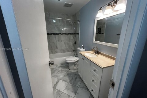 Снять в аренду таунхаус в Санрайз, Флорида 4 спальни, 141.21м2, № 2079964 - фото 14