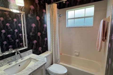 House in Sarasota, Florida 3 bedrooms, 149.57 sq.m. № 1675464 - photo 21