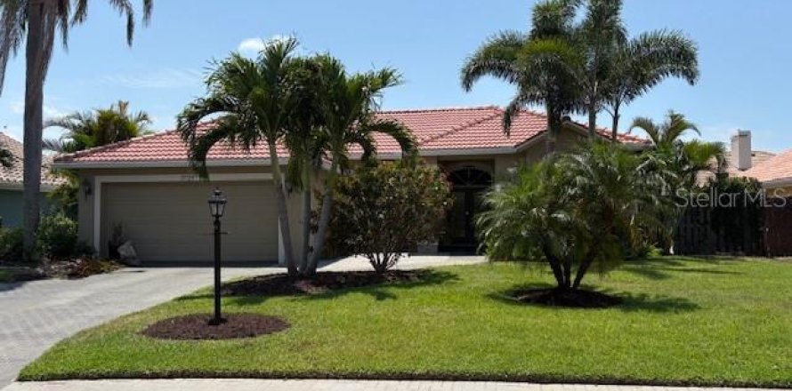 House in Sarasota, Florida 3 bedrooms, 149.57 sq.m. № 1675464
