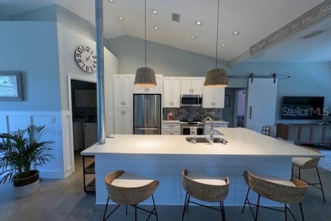 House in Sarasota, Florida 3 bedrooms, 149.57 sq.m. № 1675464 - photo 8