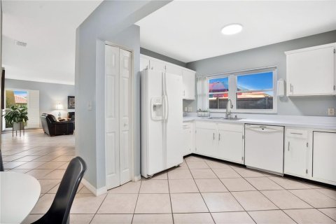 Touwnhouse à louer à Kissimmee, Floride: 3 chambres, 147.34 m2 № 2415078 - photo 12