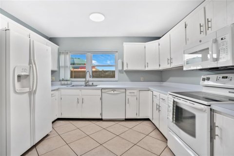 Touwnhouse à louer à Kissimmee, Floride: 3 chambres, 147.34 m2 № 2415078 - photo 10