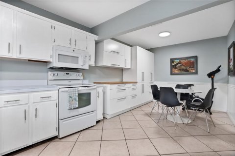 Touwnhouse à louer à Kissimmee, Floride: 3 chambres, 147.34 m2 № 2415078 - photo 11