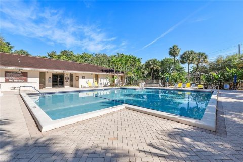 Condo in Lauderhill, Florida, 2 bedrooms  № 2081935 - photo 9