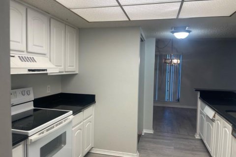 Condo in Lauderhill, Florida, 2 bedrooms  № 2081935 - photo 3