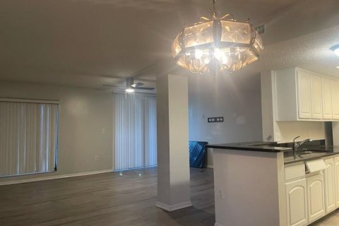 Condo in Lauderhill, Florida, 2 bedrooms  № 2081935 - photo 4