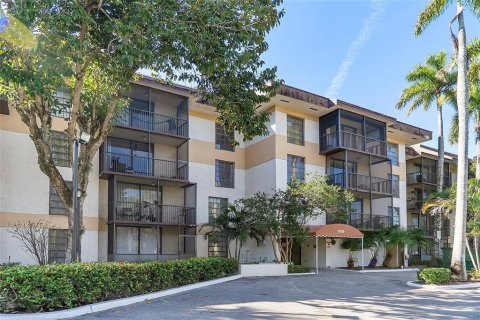 Condo in Lauderhill, Florida, 2 bedrooms  № 2081935 - photo 7