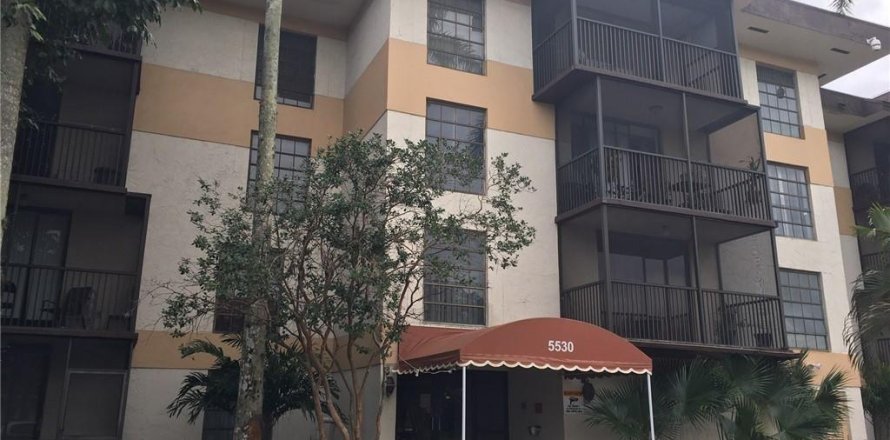Condo in Lauderhill, Florida, 2 bedrooms  № 2081935
