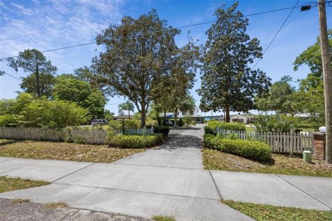 House in Hampton, Florida 4 bedrooms, 321.07 sq.m. № 2202163 - photo 2
