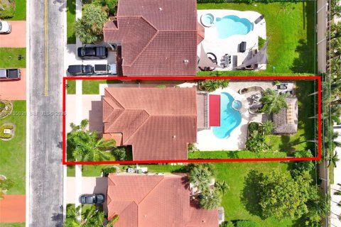 Casa en venta en Pembroke Pines, Florida, 4 dormitorios, 233.46 m2 № 2417420 - foto 5
