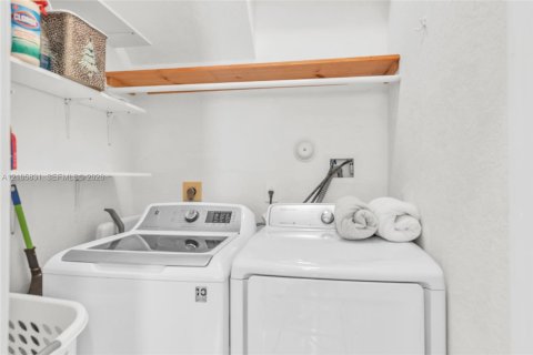 Casa en venta en Pembroke Pines, Florida, 4 dormitorios, 233.46 m2 № 2417420 - foto 20