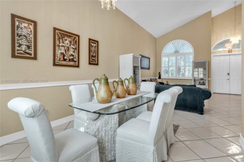 Casa en venta en Pembroke Pines, Florida, 4 dormitorios, 233.46 m2 № 2417420 - foto 9