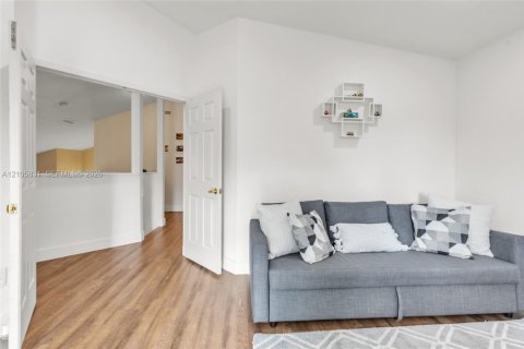 Casa en venta en Pembroke Pines, Florida, 4 dormitorios, 233.46 m2 № 2417420 - foto 24