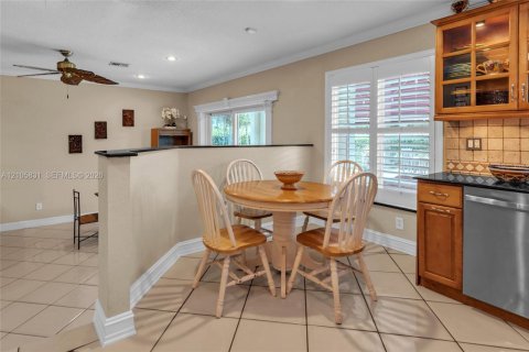 Casa en venta en Pembroke Pines, Florida, 4 dormitorios, 233.46 m2 № 2417420 - foto 13