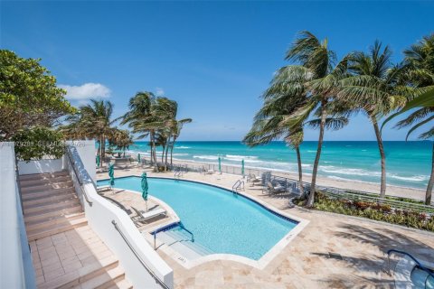 Copropriété à louer à Hollywood, Floride: 2 chambres, 200.39 m2 № 2046029 - photo 24