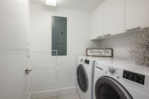 Copropriété à louer à Hollywood, Floride: 2 chambres, 200.39 m2 № 2046029 - photo 22