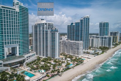 Copropriété à louer à Hollywood, Floride: 2 chambres, 200.39 m2 № 2046029 - photo 27