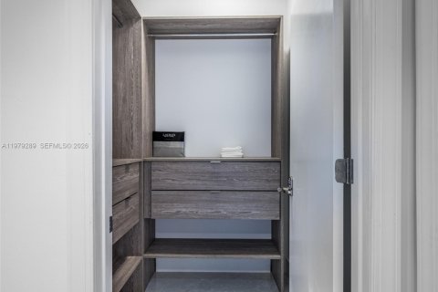 Copropriété à louer à Hollywood, Floride: 2 chambres, 200.39 m2 № 2046029 - photo 16