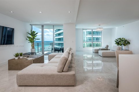 Copropriété à louer à Hollywood, Floride: 2 chambres, 200.39 m2 № 2046029 - photo 2