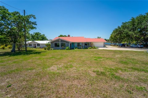 House in Winter Haven, Florida 3 bedrooms, 163.69 sq.m. № 1634406 - photo 2