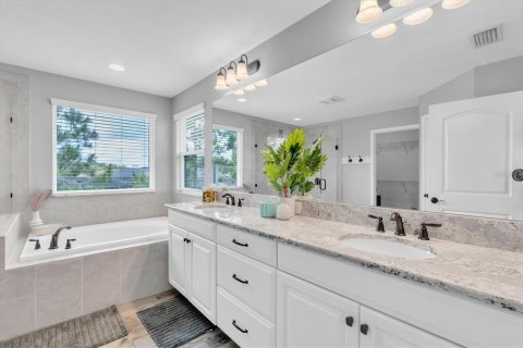 Villa ou maison à vendre à Odessa, Floride: 4 chambres, 242.1 m2 № 2209521 - photo 18