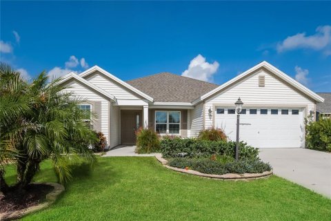 House in The Villages, Florida 4 bedrooms, 185.9 sq.m. № 1551544 - photo 1