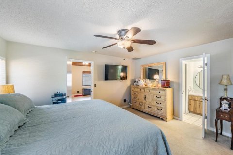House in Palm Harbor, Florida 4 bedrooms, 182.09 sq.m. № 1885990 - photo 17