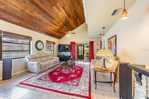 House in Palm Harbor, Florida 4 bedrooms, 182.09 sq.m. № 1885990 - photo 4