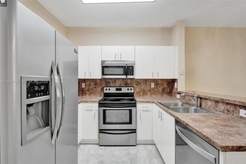 Touwnhouse à vendre à Tamarac, Floride: 3 chambres, 141.95 m2 № 2052686 - photo 6