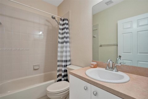 Touwnhouse à vendre à Tamarac, Floride: 3 chambres, 141.95 m2 № 2052686 - photo 23