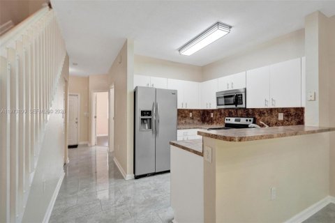 Touwnhouse à vendre à Tamarac, Floride: 3 chambres, 141.95 m2 № 2052686 - photo 5