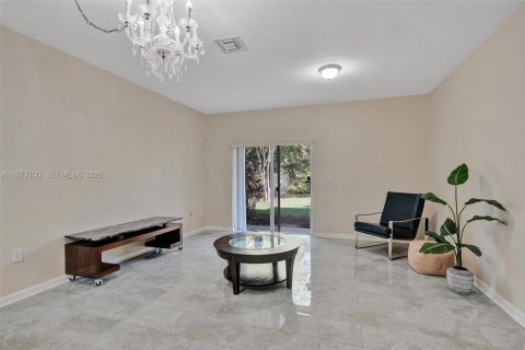 Touwnhouse à vendre à Tamarac, Floride: 3 chambres, 141.95 m2 № 2052686 - photo 2