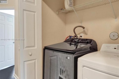 Touwnhouse à vendre à Tamarac, Floride: 3 chambres, 141.95 m2 № 2052686 - photo 18