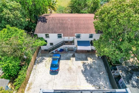House in Miami, Florida 2 bedrooms, 65.03 sq.m. № 2248421 - photo 10