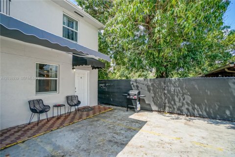 House in Miami, Florida 2 bedrooms, 65.03 sq.m. № 2248421 - photo 9