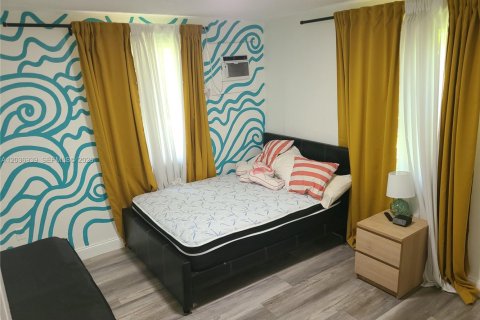 House in Miami, Florida 2 bedrooms, 65.03 sq.m. № 2248421 - photo 16