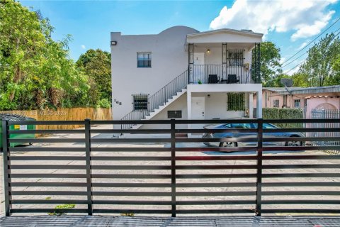 House in Miami, Florida 2 bedrooms, 65.03 sq.m. № 2248421