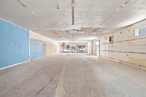 Immobilier commercial à louer à Winter Haven, Floride: 1823.67 m2 № 2412574 - photo 4