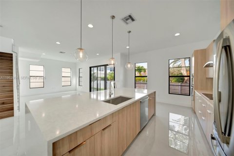 Villa ou maison à louer à Fort Lauderdale, Floride: 4 chambres, 263.01 m2 № 2032182 - photo 5