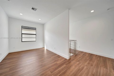 Villa ou maison à louer à Fort Lauderdale, Floride: 4 chambres, 263.01 m2 № 2032182 - photo 21