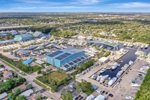 Villa ou maison à louer à Fort Lauderdale, Floride: 4 chambres, 263.01 m2 № 2032182 - photo 2