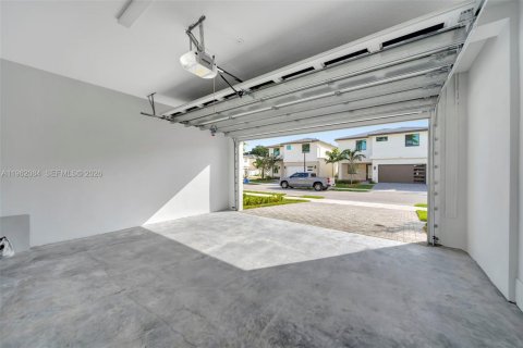 Villa ou maison à louer à Fort Lauderdale, Floride: 4 chambres, 263.01 m2 № 2032182 - photo 8