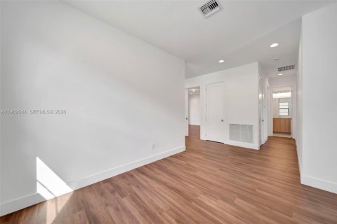 Villa ou maison à louer à Fort Lauderdale, Floride: 4 chambres, 263.01 m2 № 2032182 - photo 20