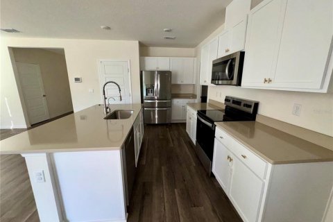 Villa ou maison à louer à Davenport, Floride: 5 chambres, 188.13 m2 № 2430798 - photo 3