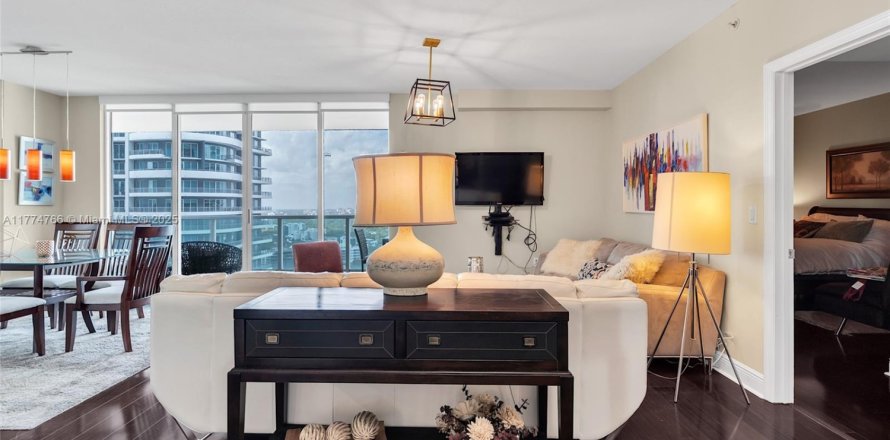 Condominio en Miami, Florida, 2 dormitorios  № 1868212