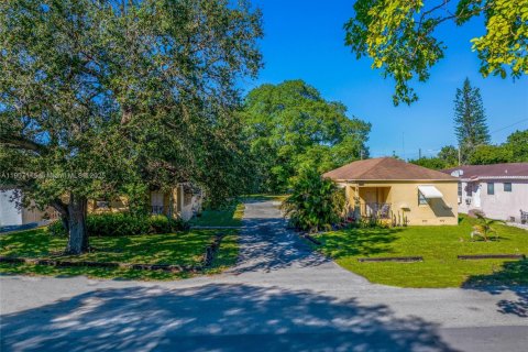 Immobilier commercial à vendre à Hollywood, Floride: 274.99 m2 № 2012737 - photo 2