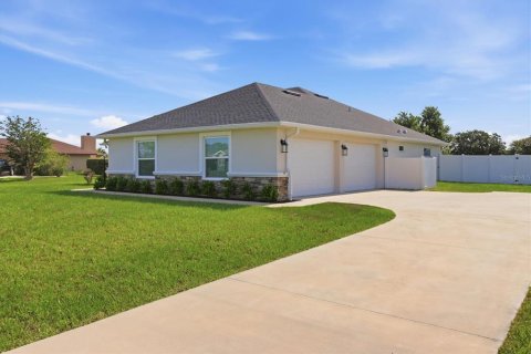 House in Belleview, Florida 3 bedrooms, 186.73 sq.m. № 2226102 - photo 2